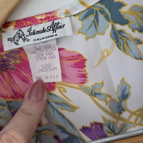 Floral Slip Chemise -👀BUNDLE AND SAVE🥳 - Picture 6 of 9